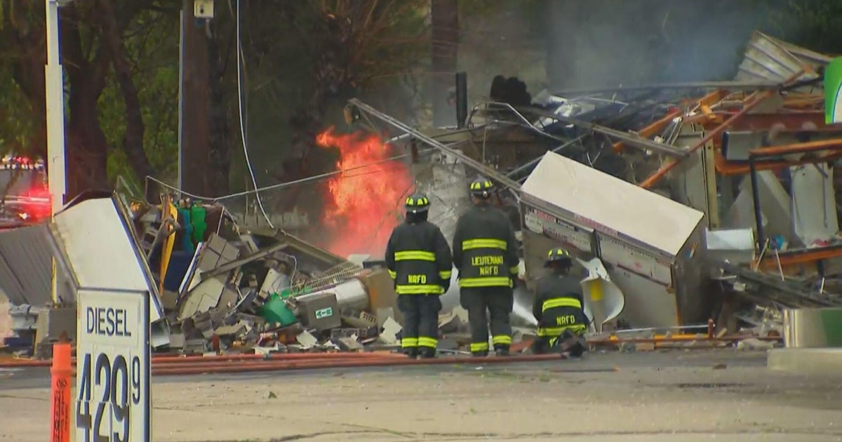 Fire rages at gas station in Berwyn 