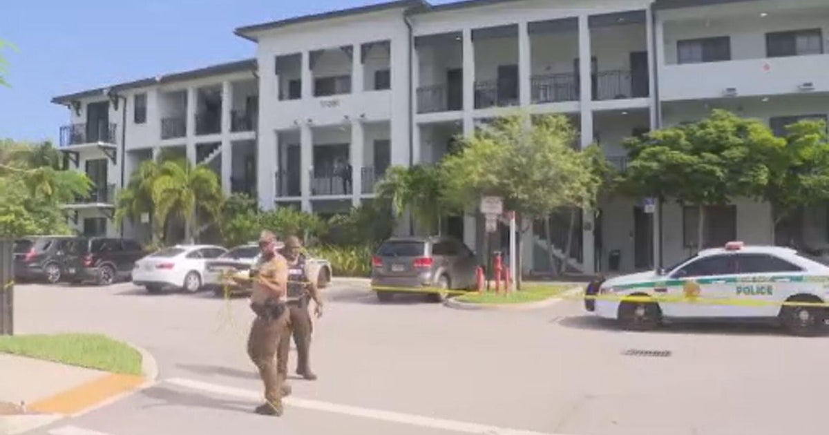 Woman in critical condition after stabbing at Northwest Miami-Dade apartment; police search for ex-boyfriend