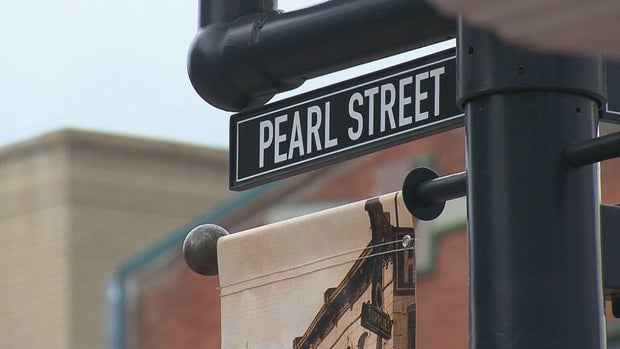 pearl-st-police-walk-10pkg-transfer-frame-680.jpg 