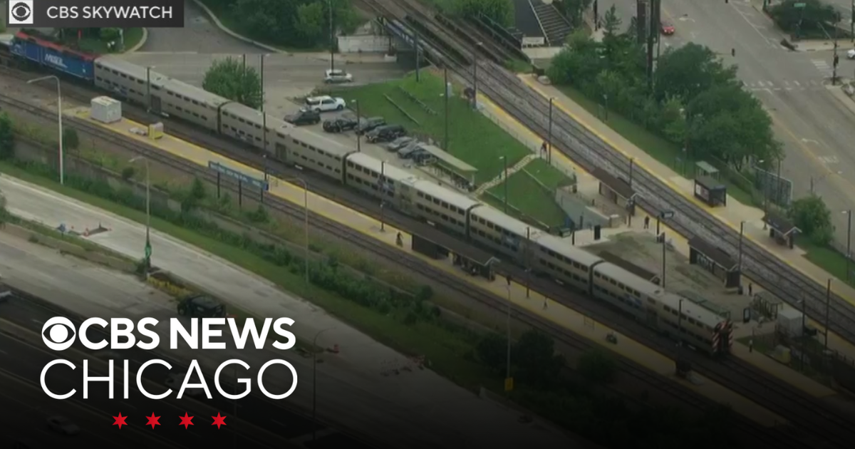 Service resumes on two Metra lines after car hits bridge in Chicago ...