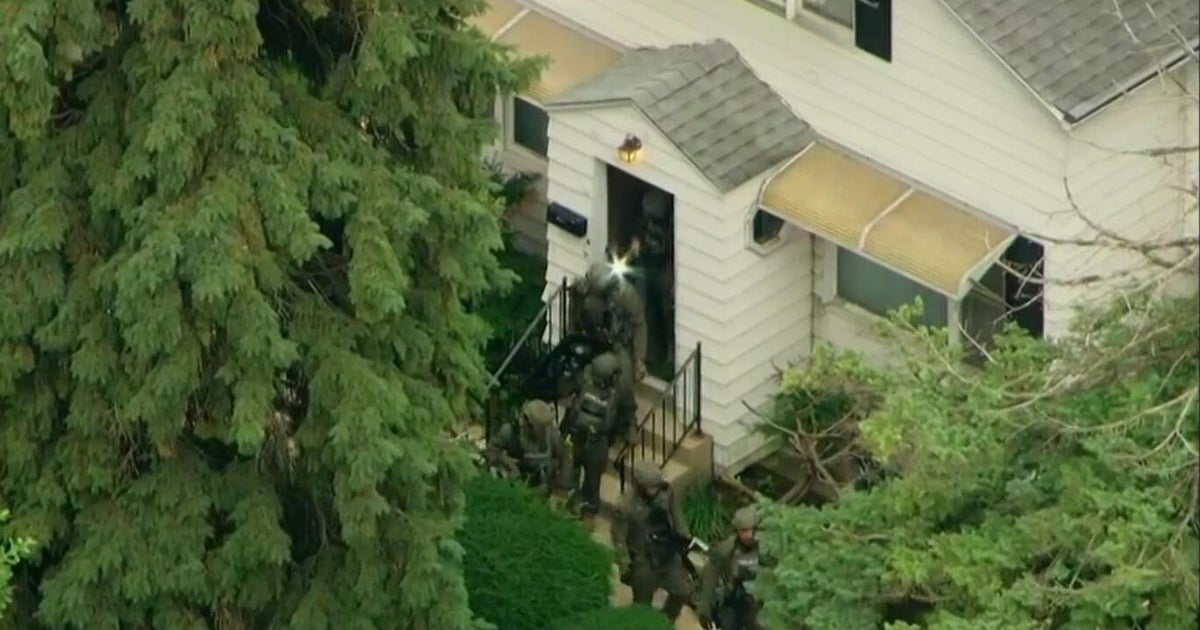 Suspect arrested after arrest warrant operation in Elmhurst, Illinois 