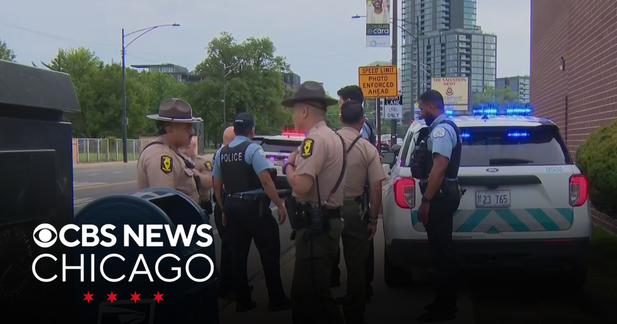 4 in custody after carjacking, crash in Chicago - CBS Chicago