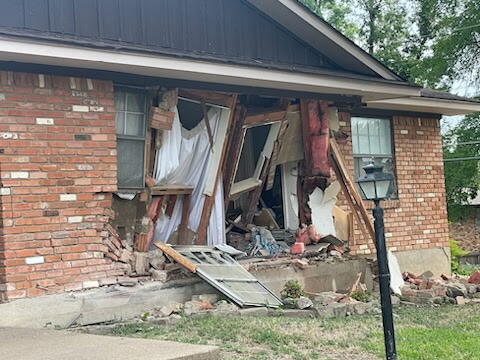 1 dead, 1 injured after car crashes into at least 2 Dallas homes ...