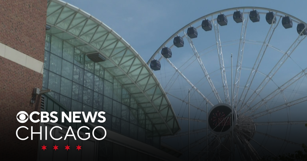 Epic Con fans meetup despite event's cancellation - CBS Chicago