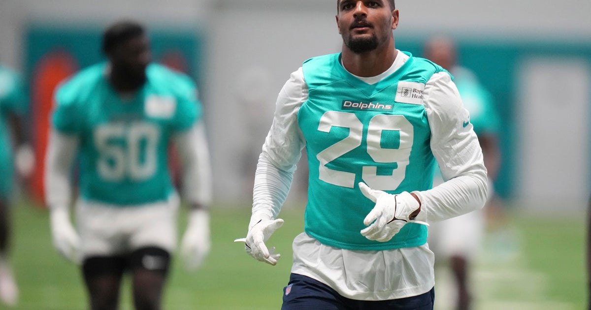 Minkah Fitzpatrick gets .245 million signing bonus in restructured Miami Dolphins deal
