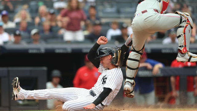 yankees-phillies-cody-bellinger.jpg 
