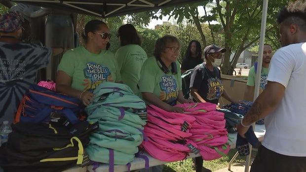 roberts-back-to-school-bus-tour-raw-072825-frame-8345.jpg 