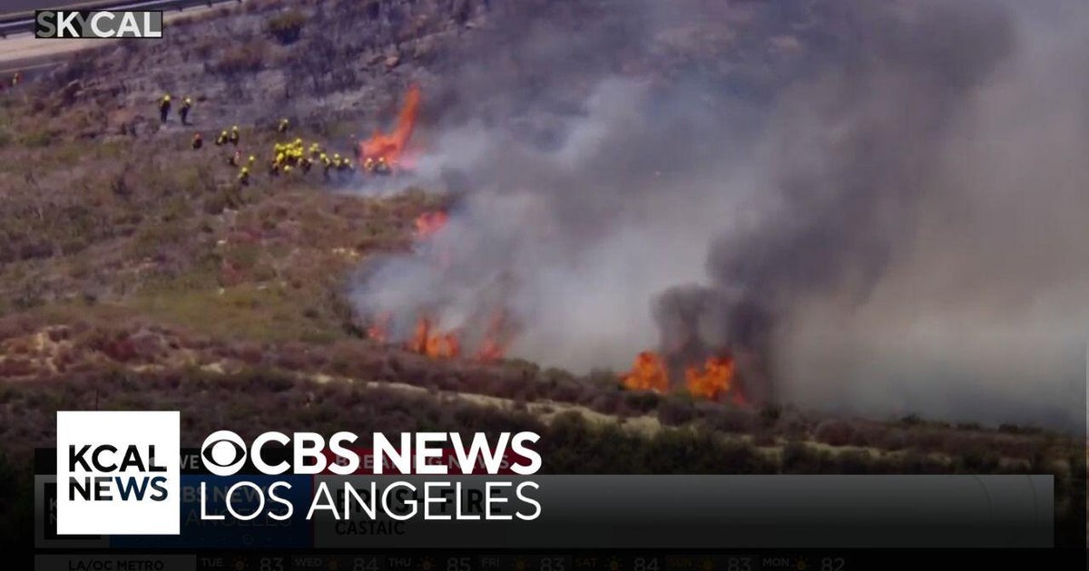 Car fire on the 5 Freeway ignites Castaic brush fire - CBS Los Angeles