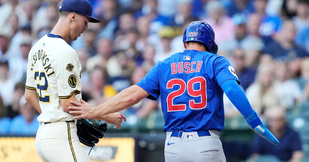 Brewers beat Cubs, take top spot in NL Central 