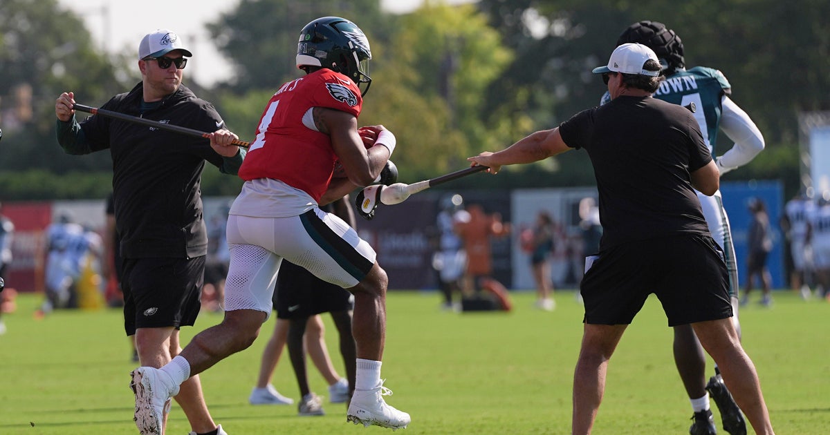 Full pads, scorching heat and a new Jalen-ism drops at Eagles training camp 