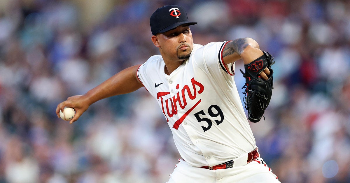 Phillies acquire hard-throwing closer Jhoan Duran in trade with Twins 