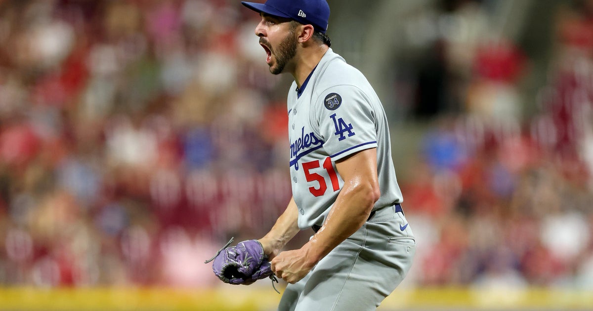 Will Smith's RBI double in 9th gives Dodgers 5-4 win over Reds 