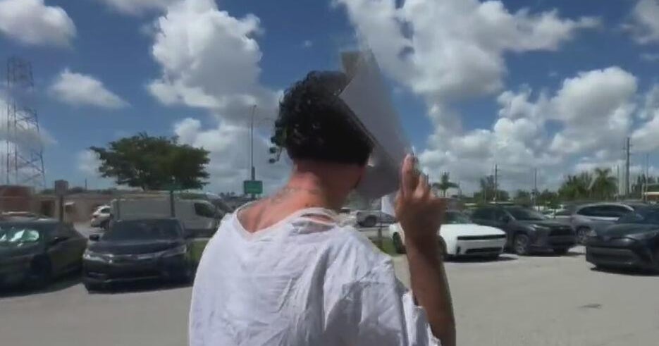 Celebrity hairstylist who allegedly tried to lure teen girl for sex bonds out of jail