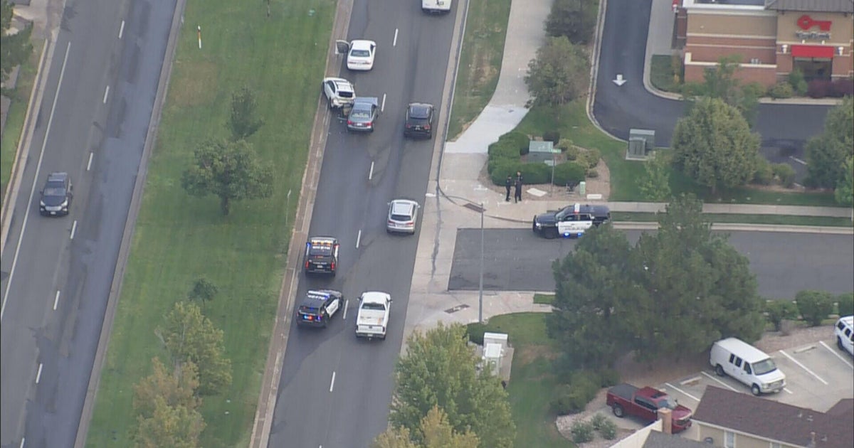Aurora police say hit-and-run victim chases suspect driver after crash 