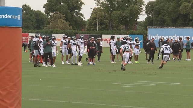 5pm-sanders-look-live-vs-eagles-camp-8-1-frame-281.jpg 