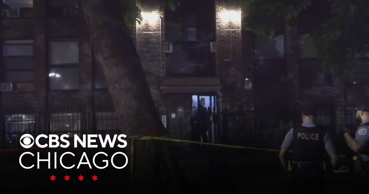 Woman critical after being shot in face, neck on West Side - CBS Chicago