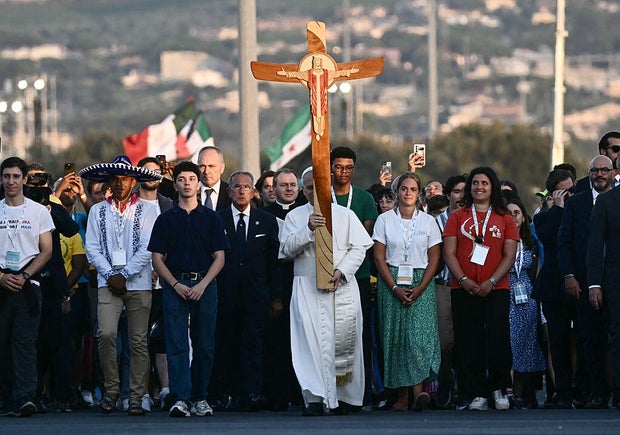 Pope Leo XIV thrills hundreds of thousands of young Catholics at Holy Year youth festival