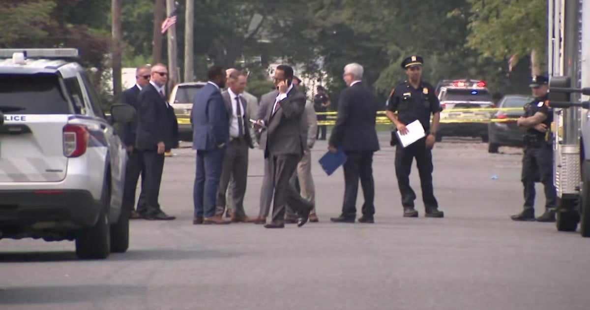 Suffolk County police shoot man with sword in Bay Shore, officials say 