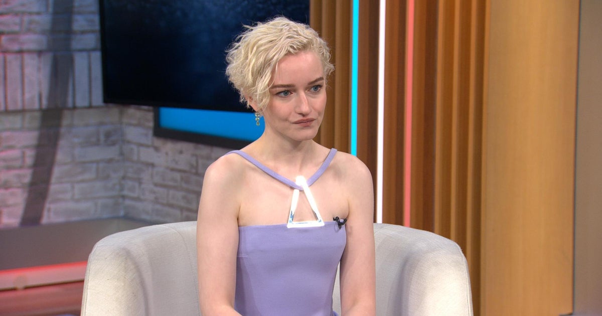 Julia Garner takes on a dark new role in "Weapons"