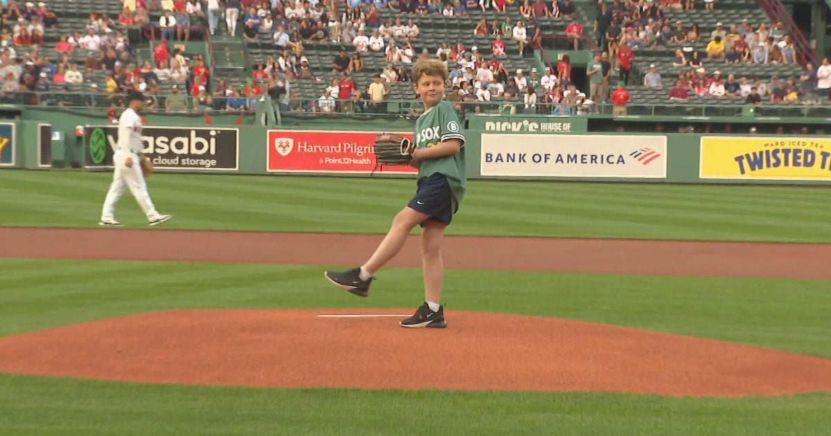 11-year-old boy bravely fighting cancer throws first pitch at Fenway Park 