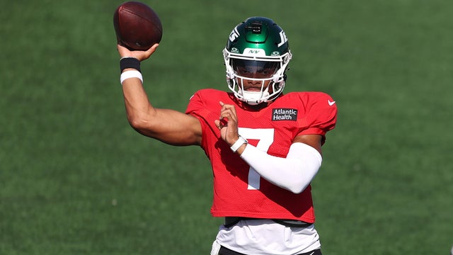 jets-qb-justin-fields.jpg 