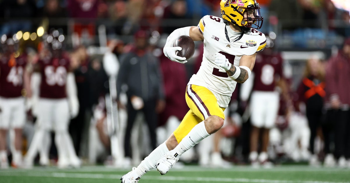 Koi Perich plans to play both ways for Gophers in sophomore season 