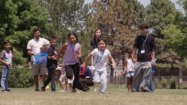 kids-running-water-balloon-game.png 