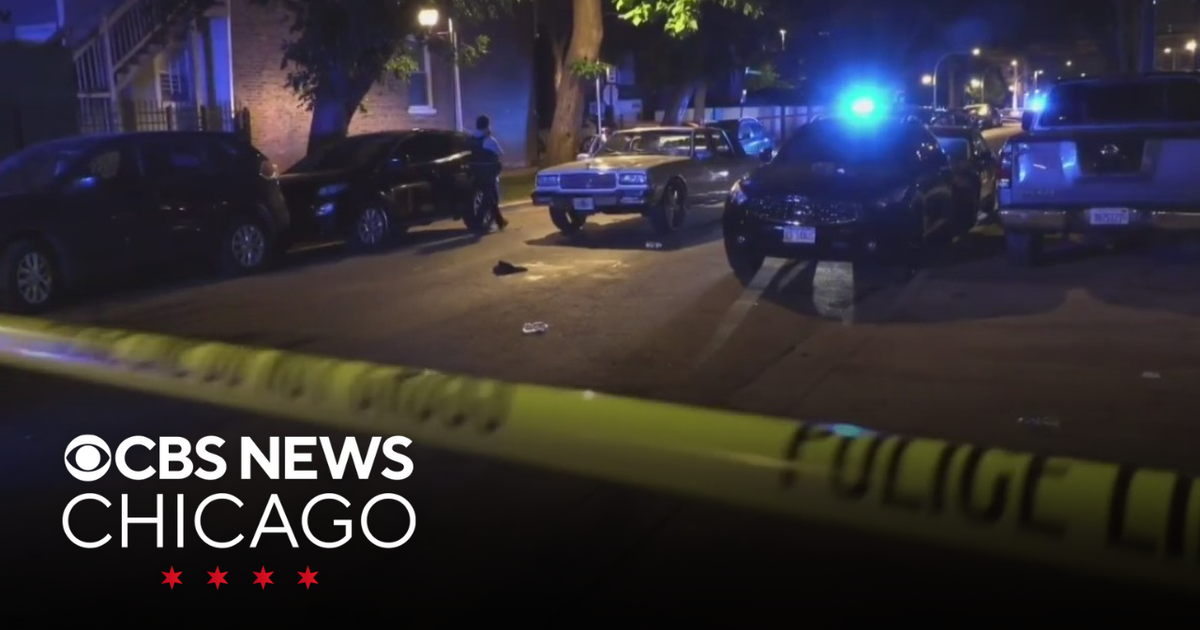 2 men hurt after shooting on West Side - CBS Chicago