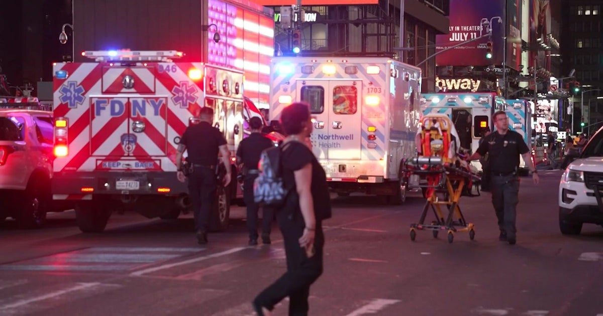 3 hurt in Times Square shooting, suspect in custody, NYPD says 