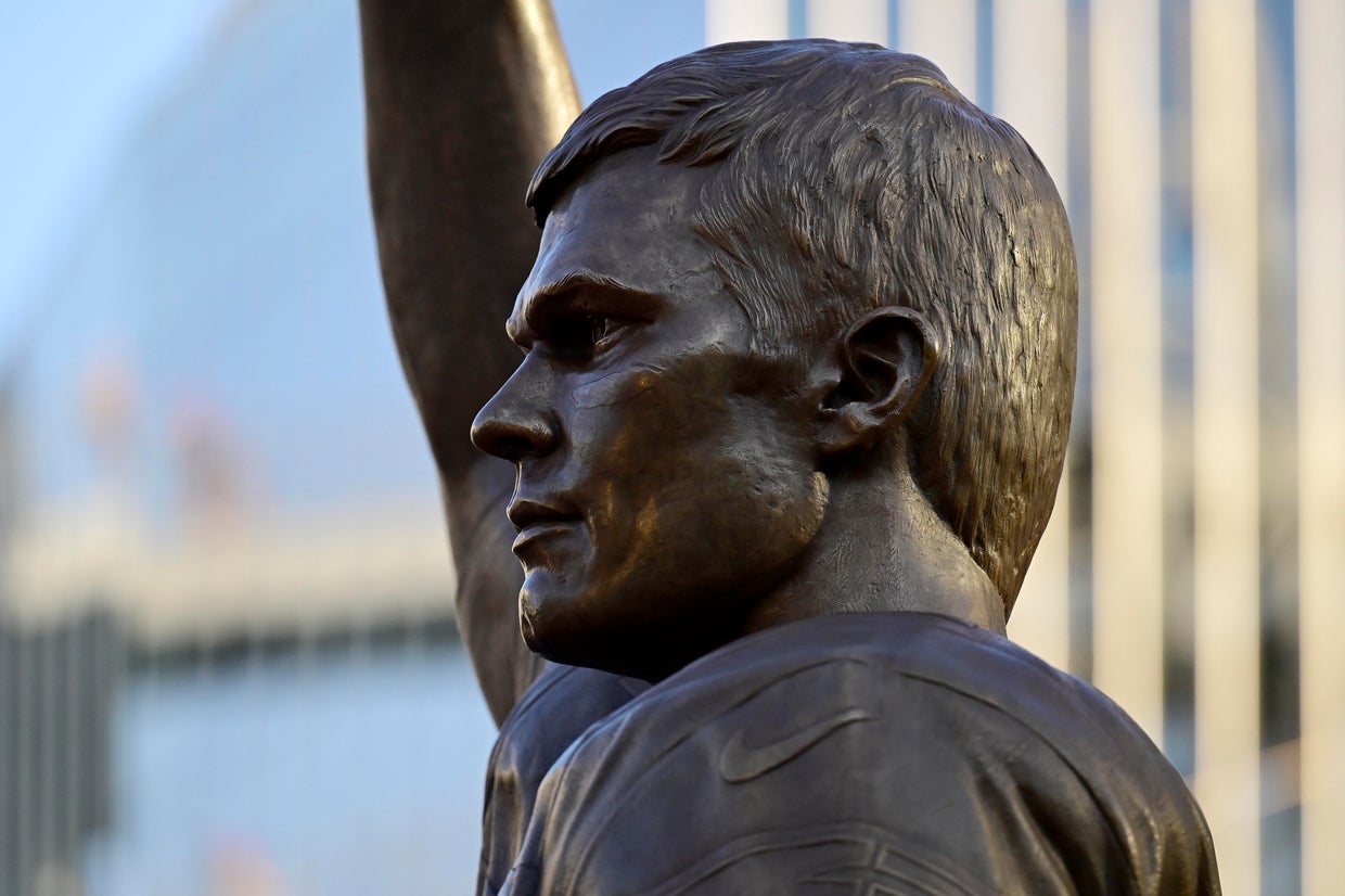 Photos Tom Brady statue unveiled by Patriots outside Gillette Stadium
