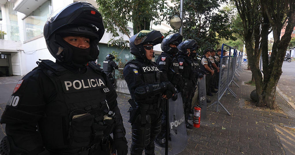 Shootout at Ecuador nightclub kills 8 as violent crime surges, police say 
