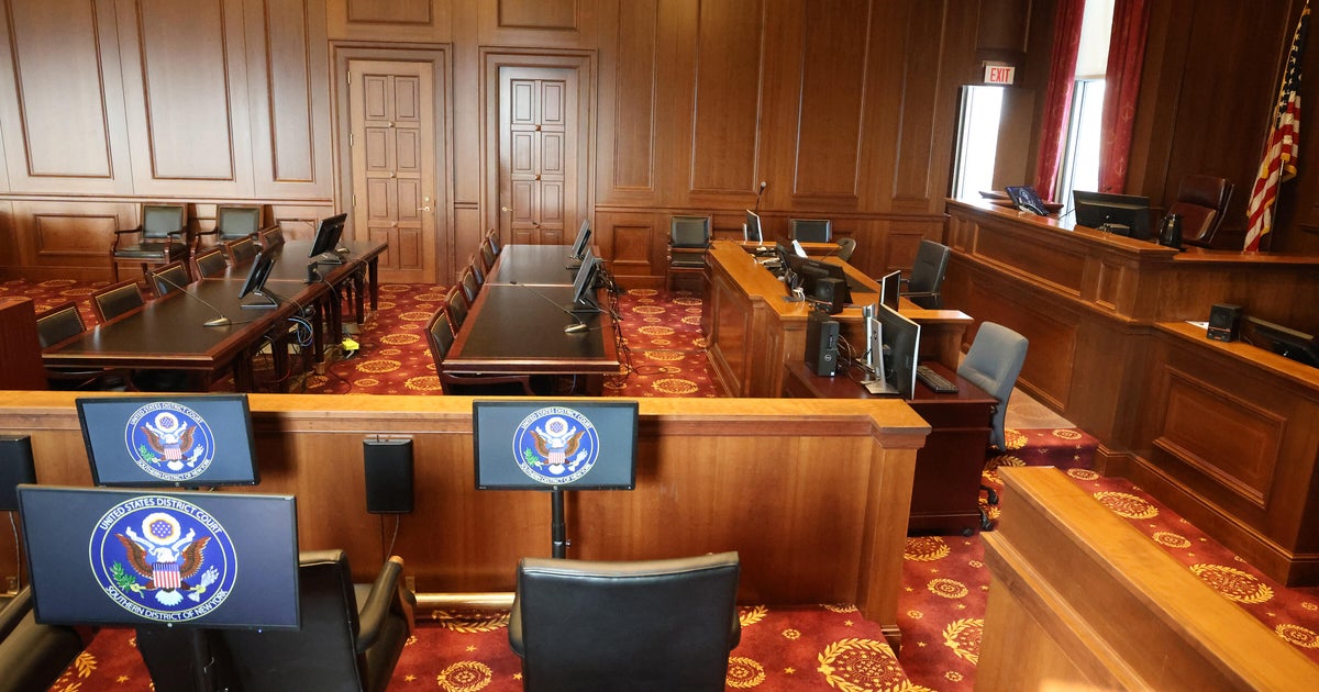 Defense lawyers for needy clients feel squeeze after federal funds dry up 