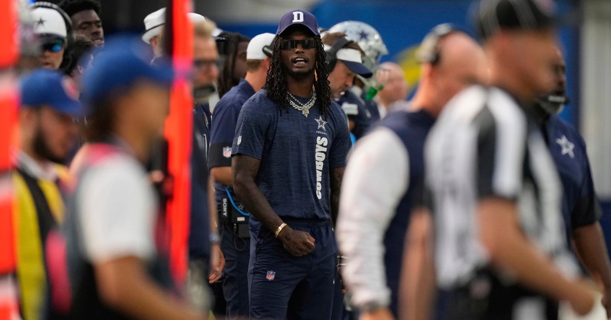 Cowboys' CeeDee Lamb takes big hit from sprinting official while on the sideline 
