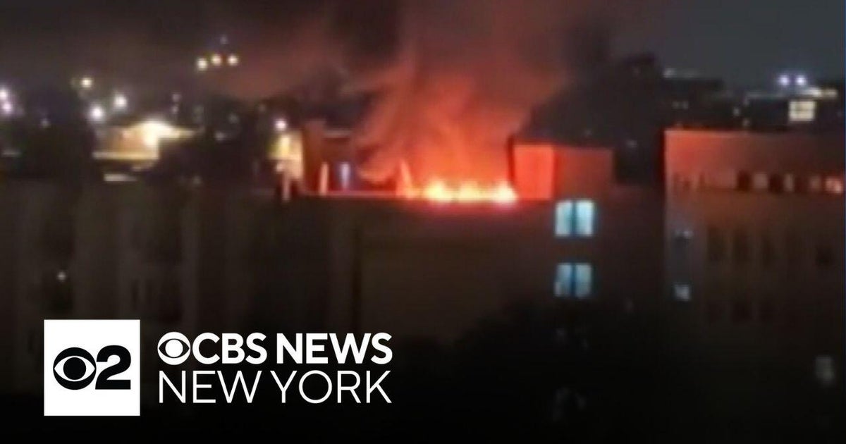Huge fire at Bronx apartment building - CBS New York