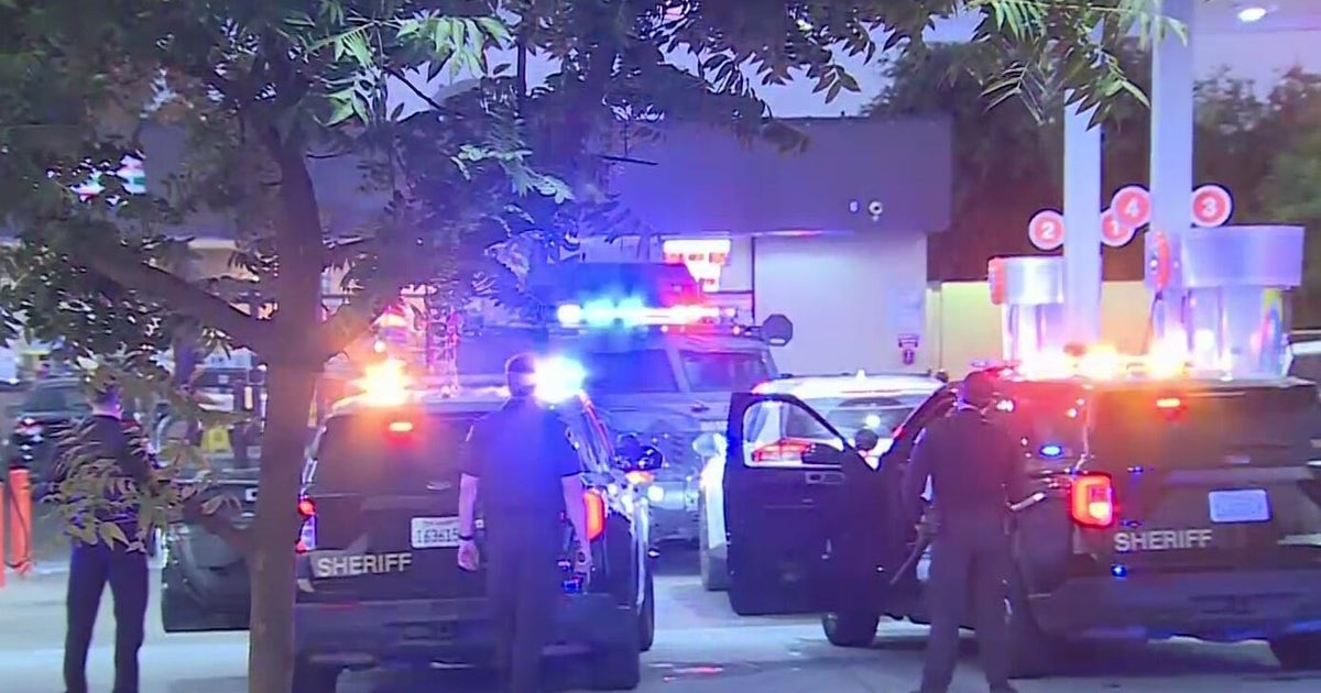 Deputies in standoff with suspect in North Highlands - CBS Sacramento