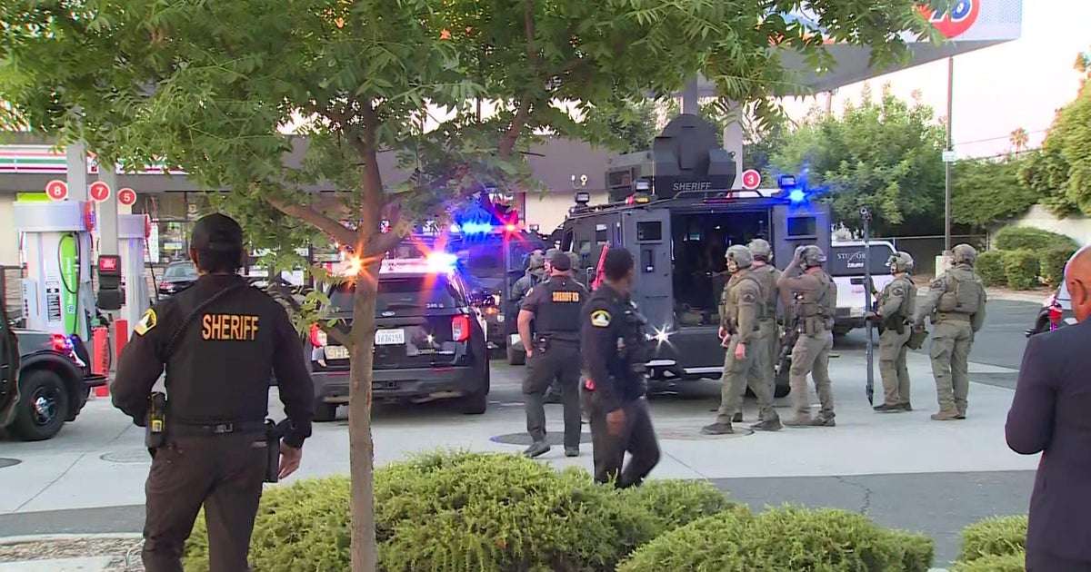 Standoff in front of North Highlands 7-Eleven ends with suspect in custody 