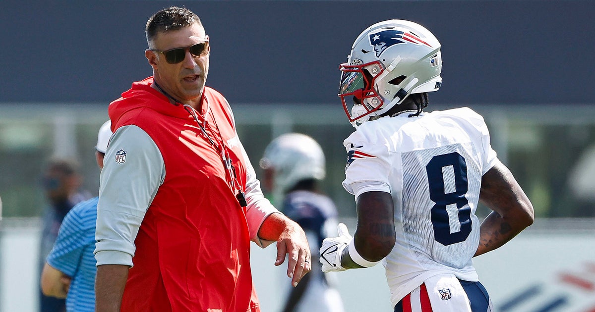 Vrabel gives cryptic answer on why Diggs didn't play Friday 