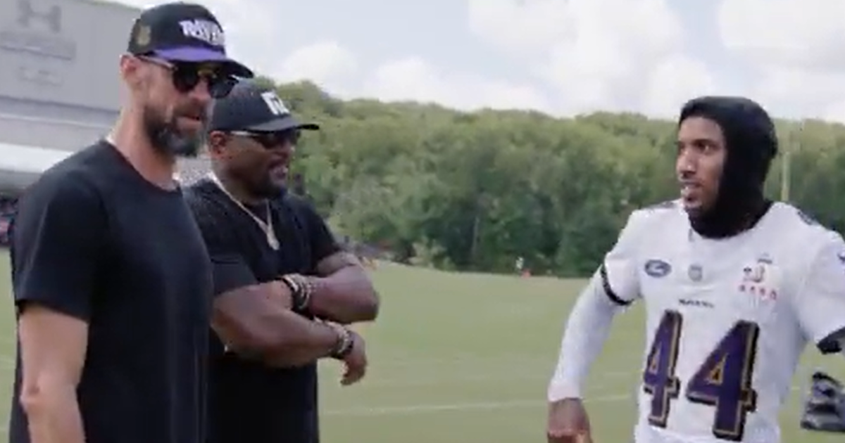Baltimore Ravens swim with Michael Phelps, get lessons from the Olympic champion 