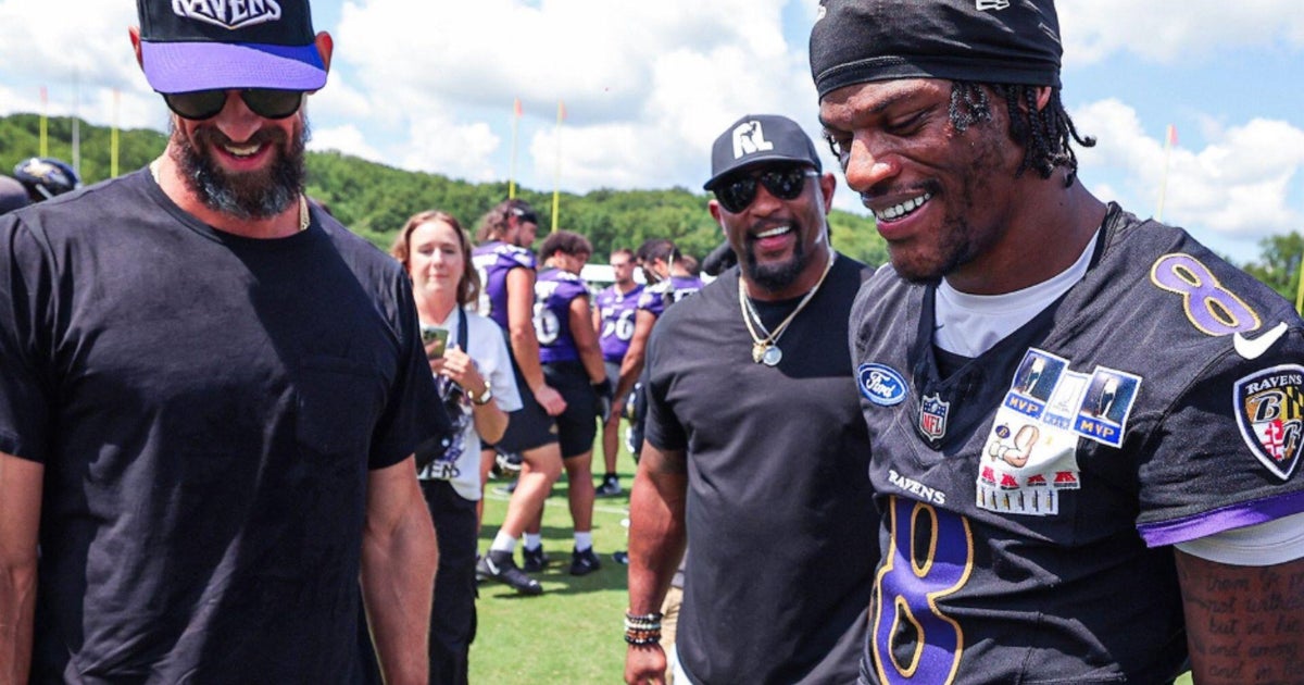 Baltimore legends Michael Phelps, Ray Lewis address Ravens at training camp 
