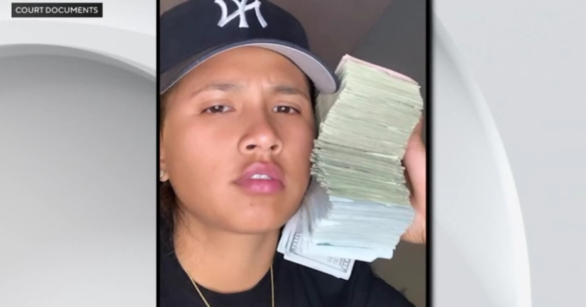 Former L.A. USPS carrier pleads guilty to stealing checks, cash from mail 