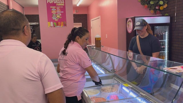 lutz-pkg-haddonfield-mayas-ice-cream-0807-frame-2518.jpg 