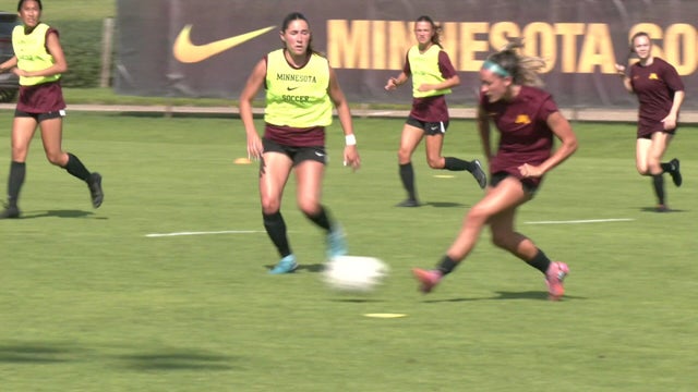 gophers-soccer-pkg-wcco8hug.jpg 