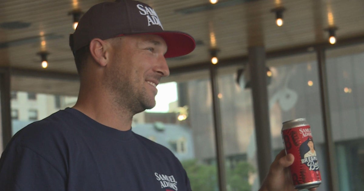 Alex Bregman unveils his new beer with Samuel Adams 