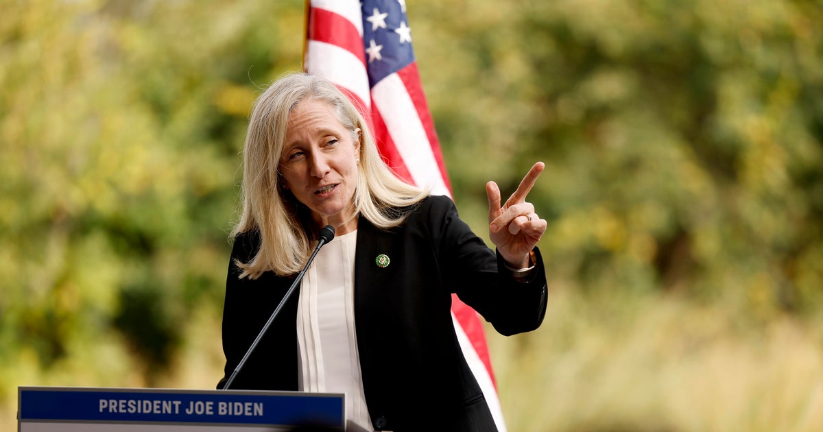 In governor's race, Spanberger makes pitch to Virginia's Latino voters in new ad