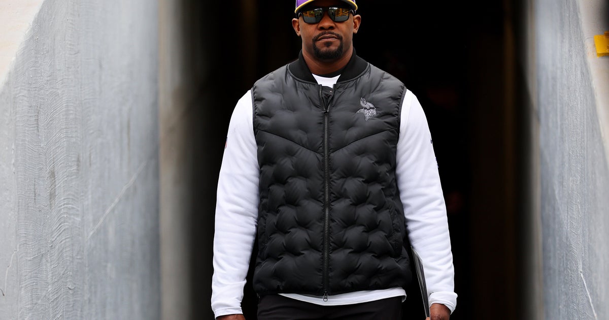 Appeals court agrees Brian Flores' discrimination suit can go to trial 