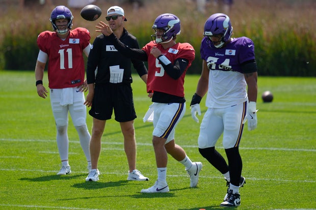 Vikings Patriots Football 