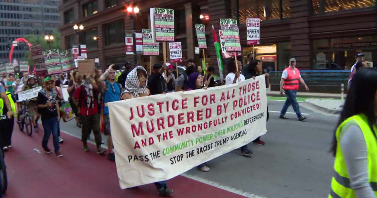 Chicagoans protest over President Trump deploying National Guard in D.C.