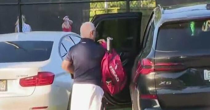 Residents push back against proposed  parking fee at Miami-Dade County parks – CBS News