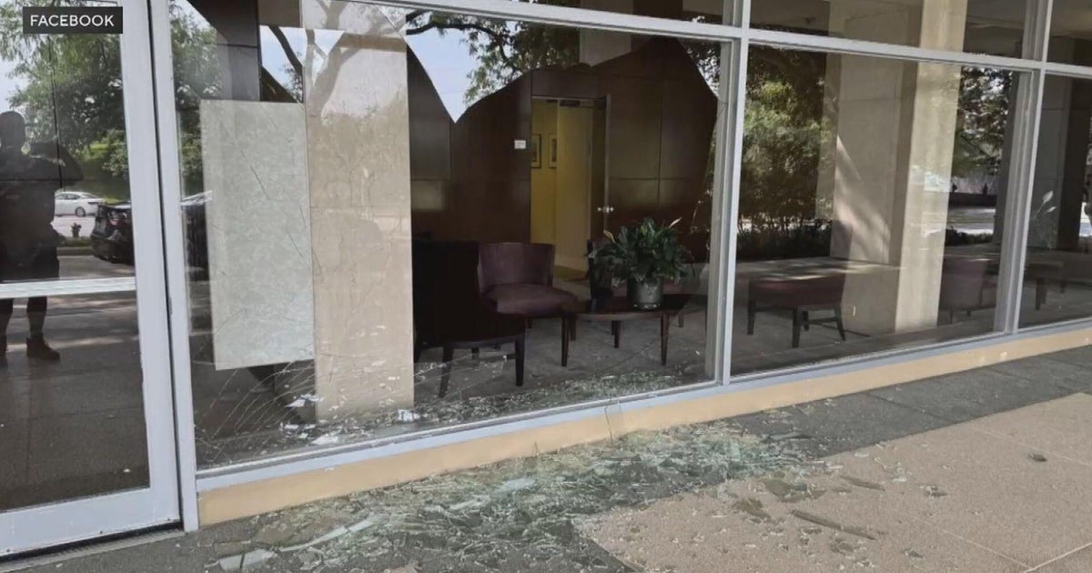 Experts demand answers after windows shatter during Air & Water Show practice 