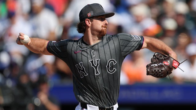 Nolan McLean #26 of the New York Mets pitches against the Seattle Mariners during their game at Citi Field on August 16, 2025 in New York City. 